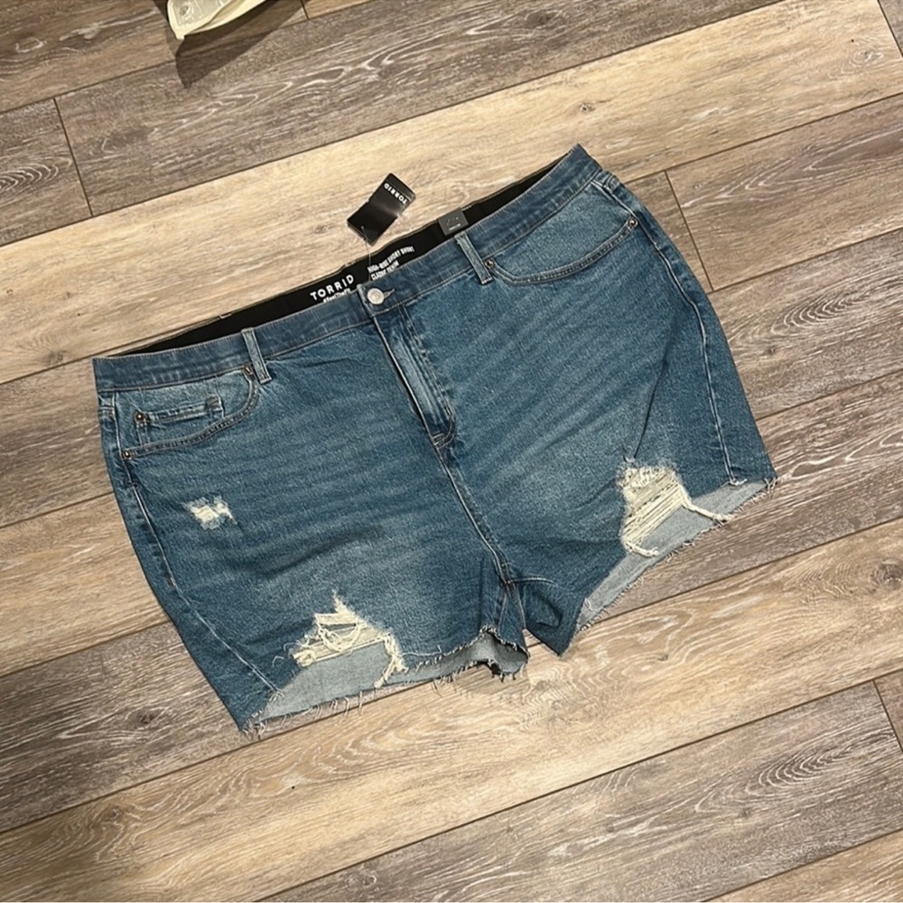🆕 Torrid Hi-Rise Denim Shorts